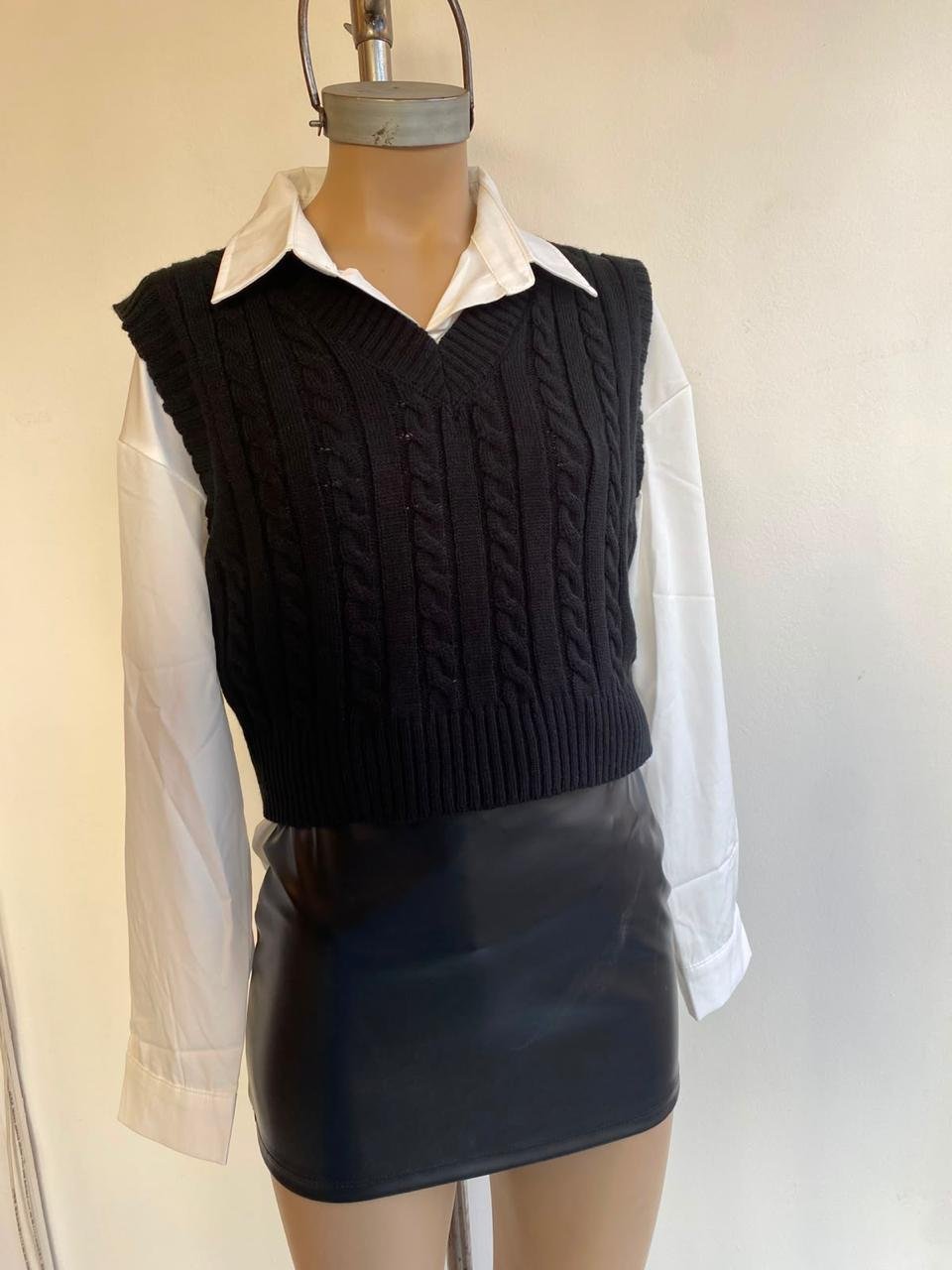 Chaleco Negro cuello en V