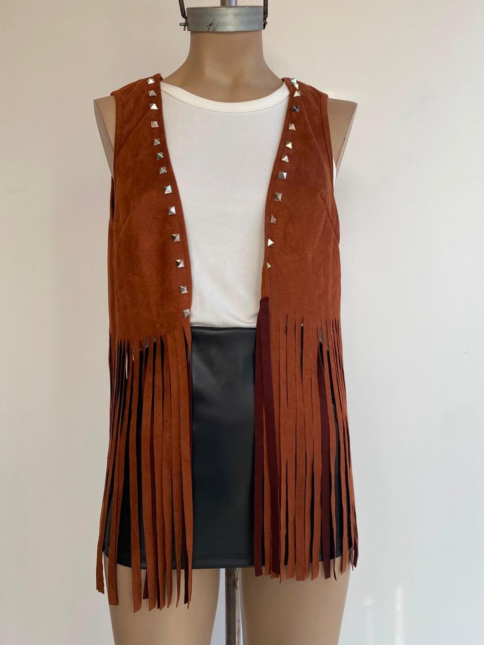 Chaleco Gamuza Choco Tachas
