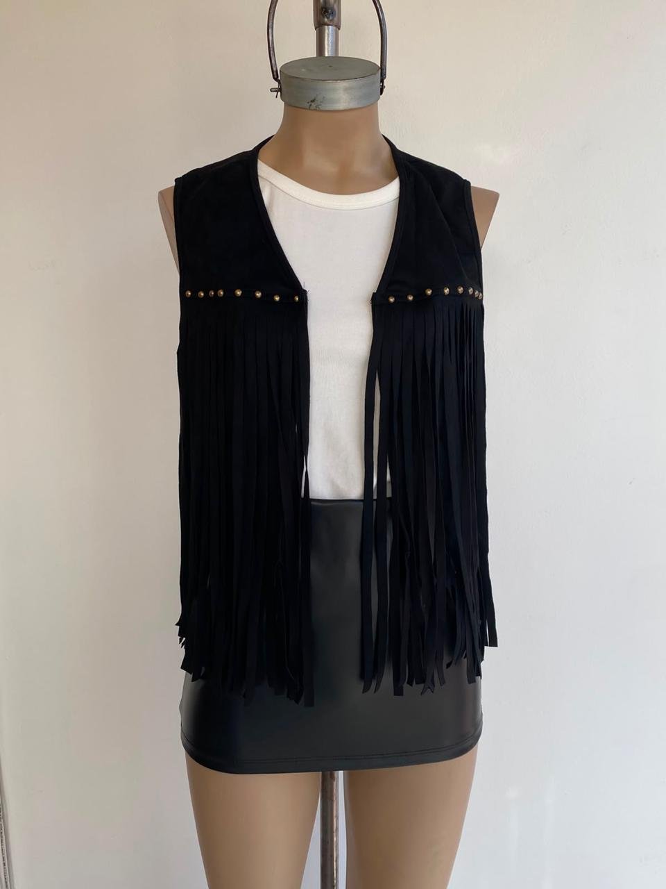 Chaleco Negro flecos